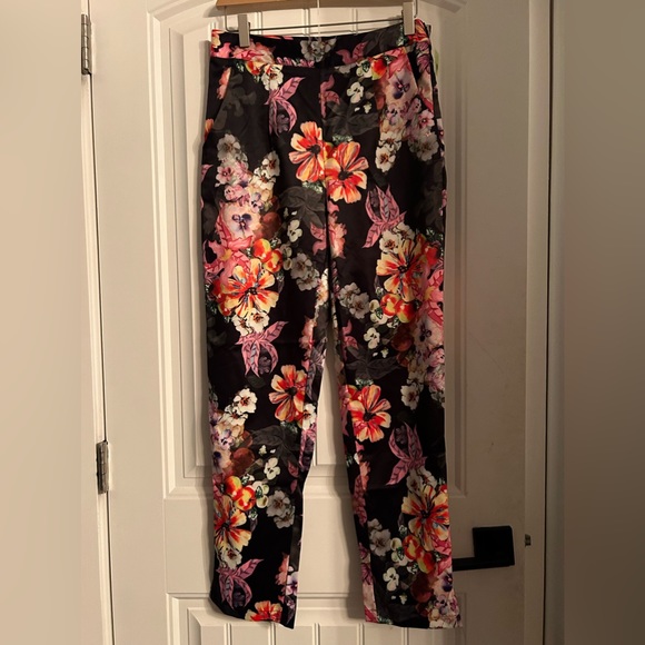 Beautiful black floral satin feel dress pants size M - Picture 4 of 8